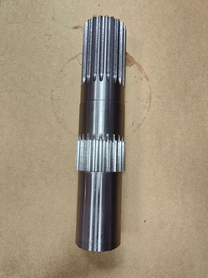Wał mechanizmu obrotu do koparki Ostrówek - Plastimetal Siennica